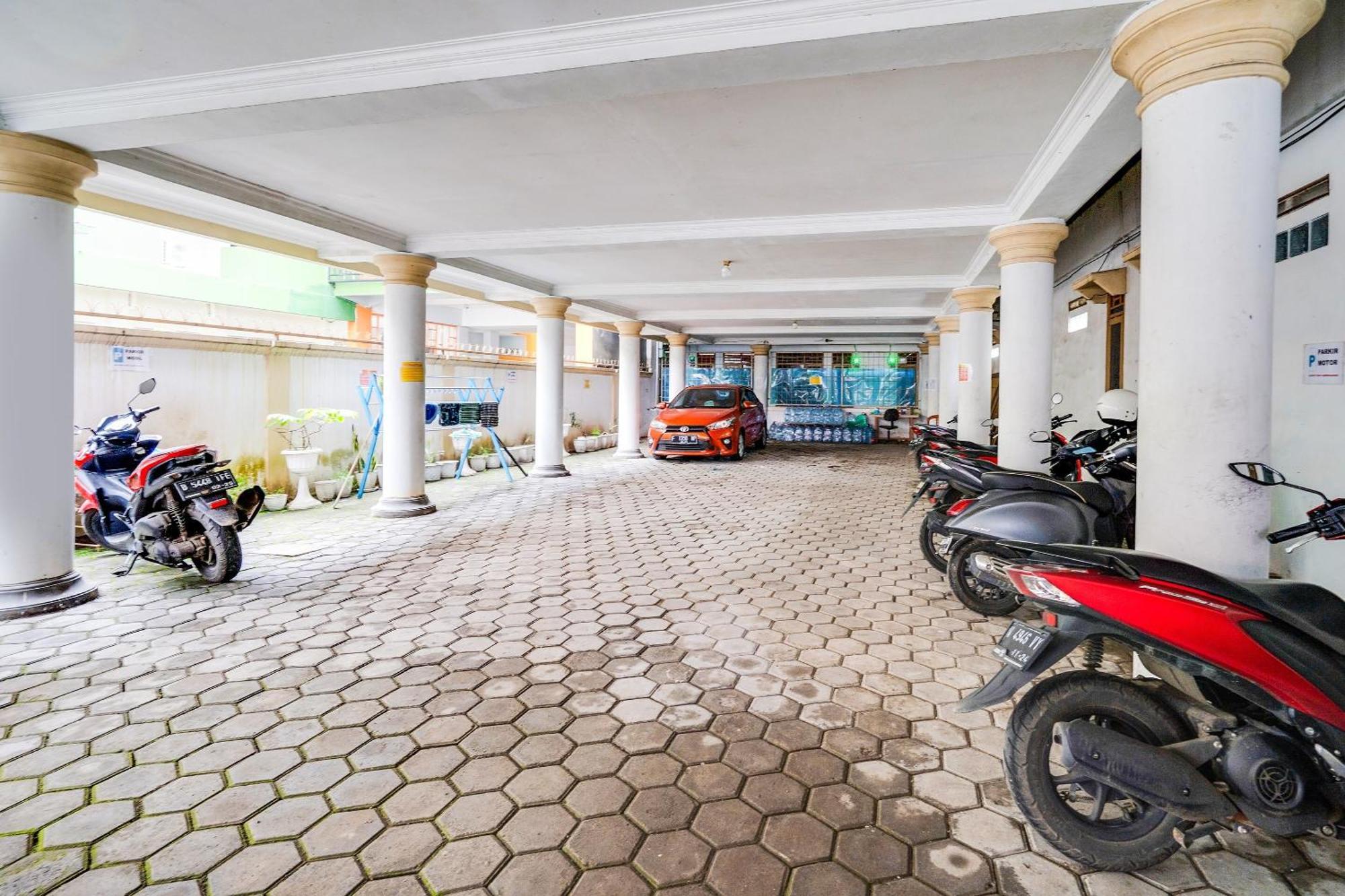 Hotel Oyo Life 91994 Sawerigading Jatinangor Syariah à Sayang Extérieur photo