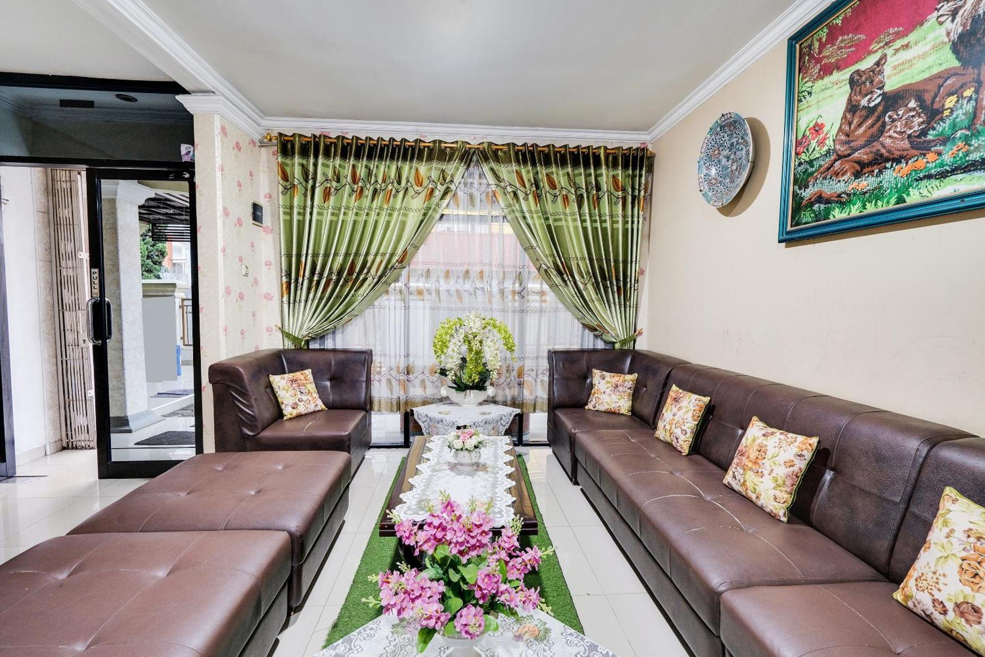Hotel Oyo Life 91994 Sawerigading Jatinangor Syariah à Sayang Extérieur photo