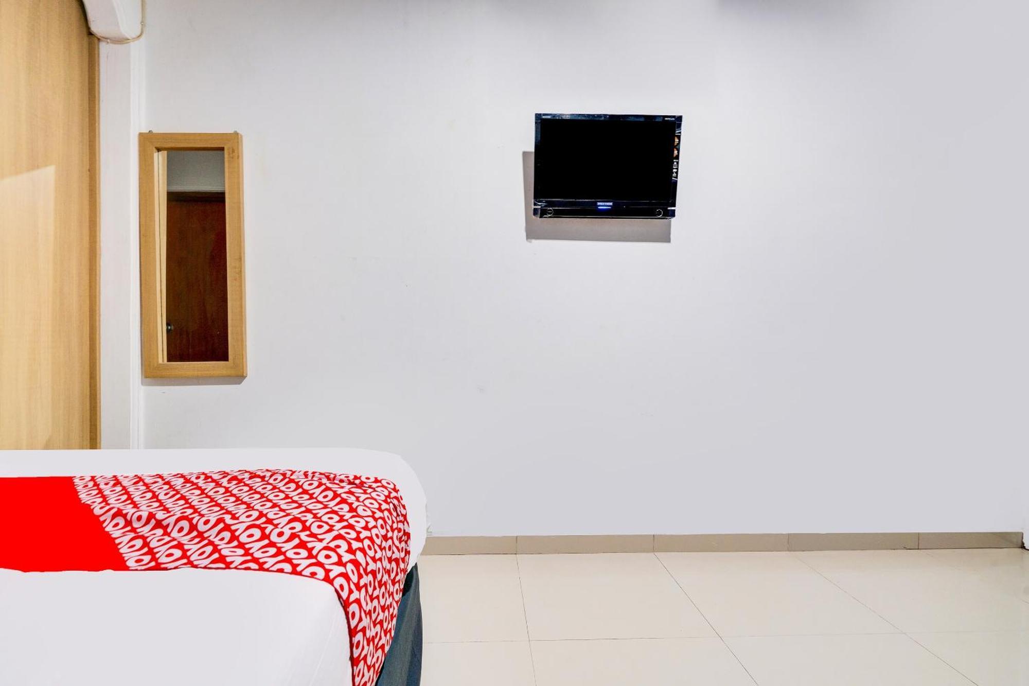 Hotel Oyo Life 91994 Sawerigading Jatinangor Syariah à Sayang Extérieur photo