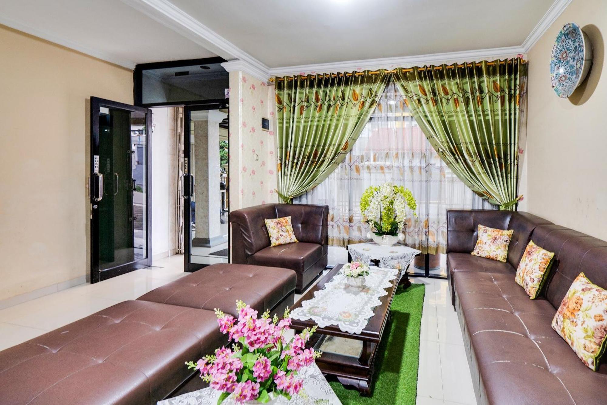 Hotel Oyo Life 91994 Sawerigading Jatinangor Syariah à Sayang Extérieur photo